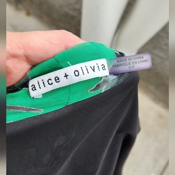 ALICE + OLIVIAMoore V-Neck Scarf Floral-Print Silk Dress - Picture 4 of 9